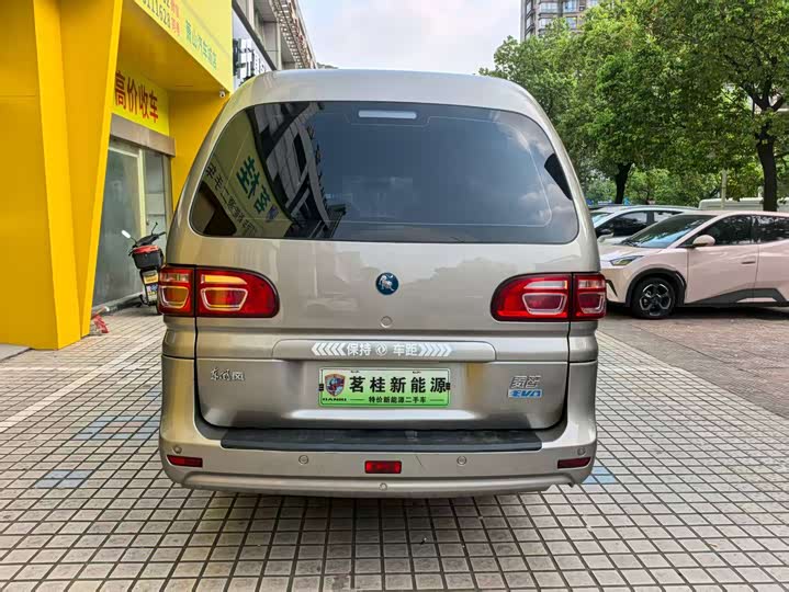 Dongfeng Forthing Lingzhi M5 EV 2022 2022款 普通版 基本型 7座