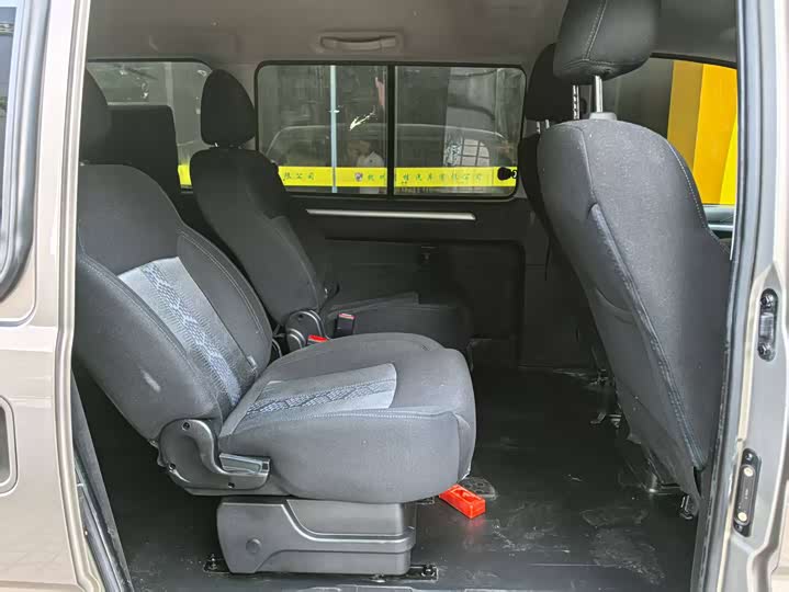 Dongfeng Forthing Lingzhi M5 EV 2022 2022款 普通版 基本型 7座