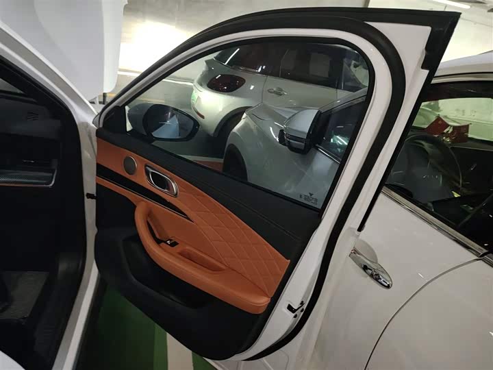 Hozon L 2024 2024款 增程 220 闪充版