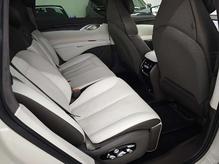 IM motors LS7 2023 2023款 100kWh Pro四驱版