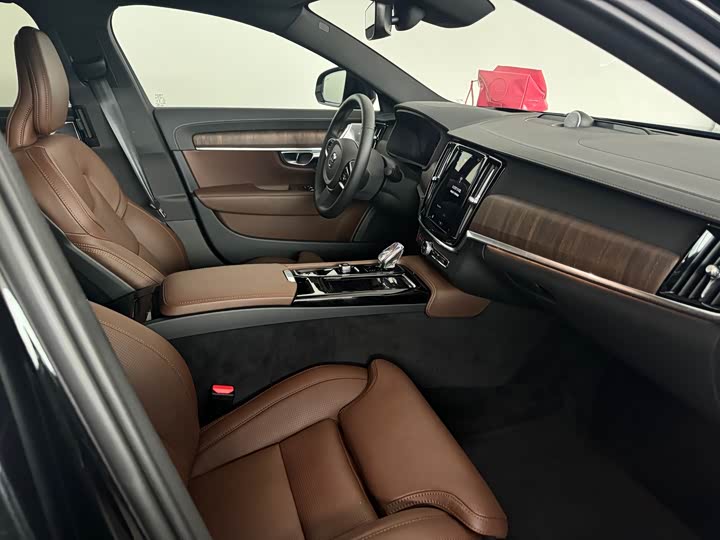 Volvo S90 Hybrid 2025 2025款 插电式混动 四驱长续航智雅豪华版