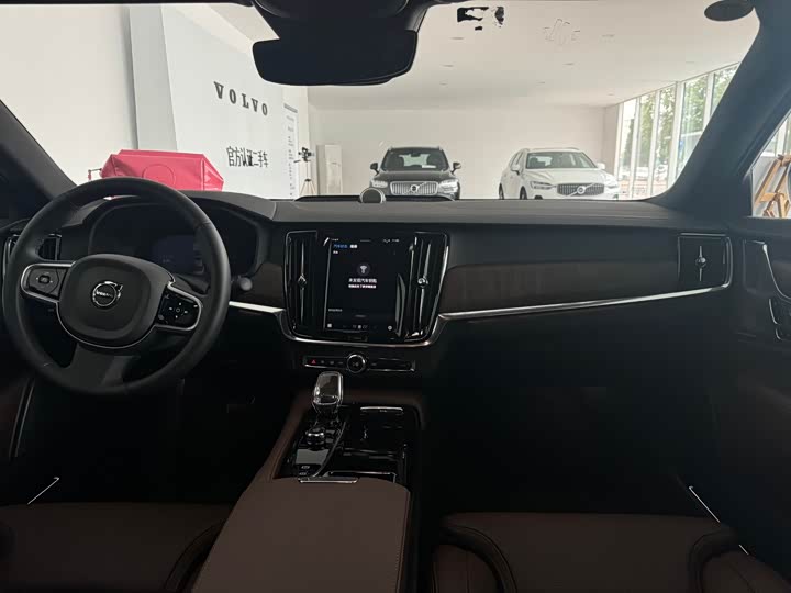 Volvo S90 Hybrid 2025 2025款 插电式混动 四驱长续航智雅豪华版