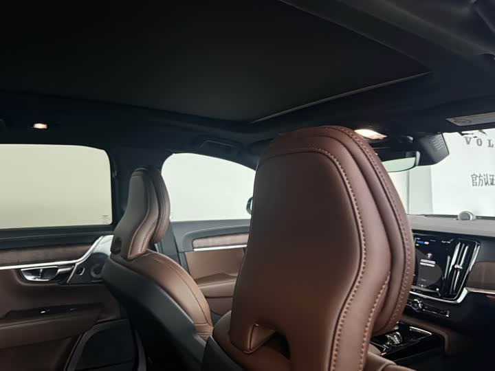 Volvo S90 Hybrid 2025 2025款 插电式混动 四驱长续航智雅豪华版