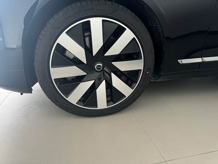 Volvo S90 Hybrid 2025 2025款 插电式混动 四驱长续航智雅豪华版