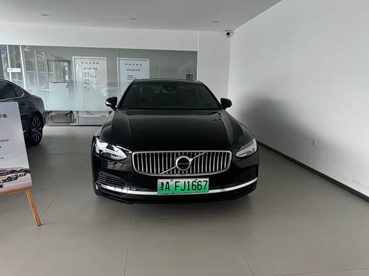 2025 Volvo S90 Hybrid