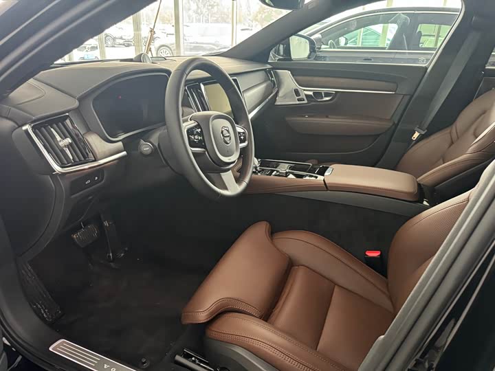 Volvo S90 Hybrid 2025 2025款 插电式混动 四驱长续航智雅豪华版