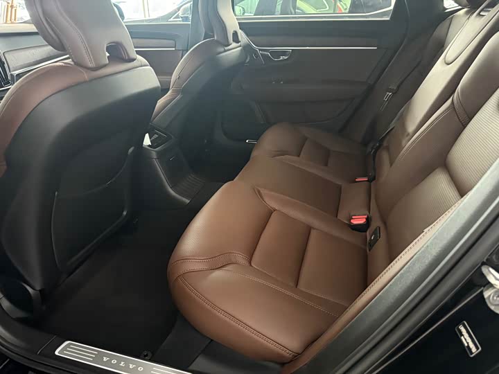 Volvo S90 Hybrid 2025 2025款 插电式混动 四驱长续航智雅豪华版