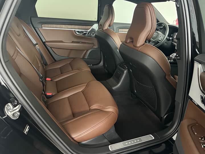 Volvo S90 Hybrid 2025 2025款 插电式混动 四驱长续航智雅豪华版