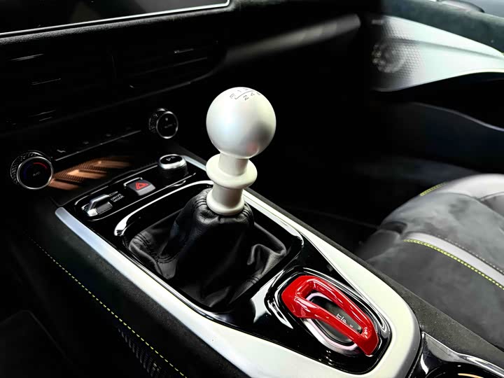 Lotus Emira 2022 2022款 3.5T V6 手动 First Edition