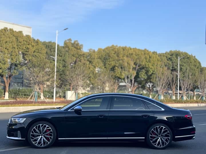 Audi S8 2022 2022款 S8L 4.0TFSI quattro 典藏版