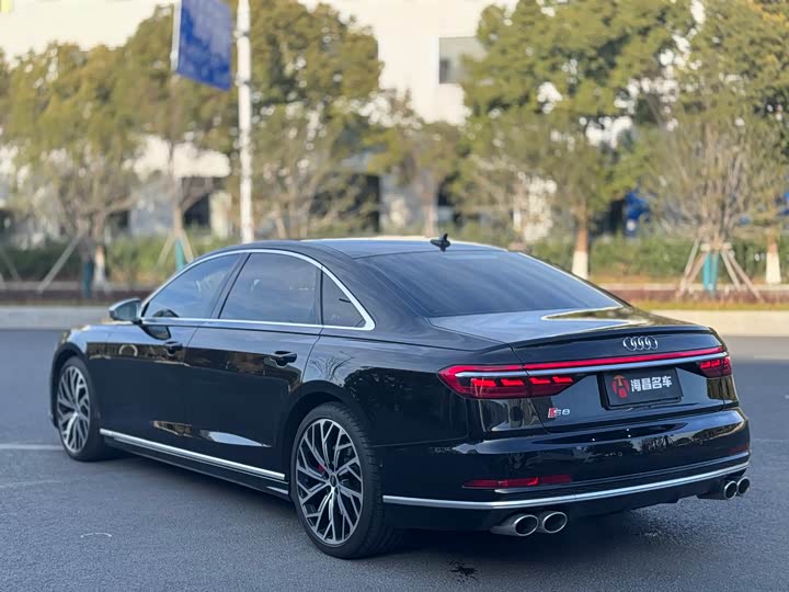 Audi S8 2022 2022款 S8L 4.0TFSI quattro 典藏版