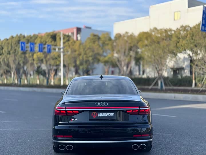 Audi S8 2022 2022款 S8L 4.0TFSI quattro 典藏版