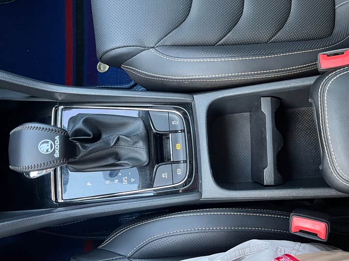 Skoda Kodiaq 2022 2022款 TSI330 7座两驱奢享版