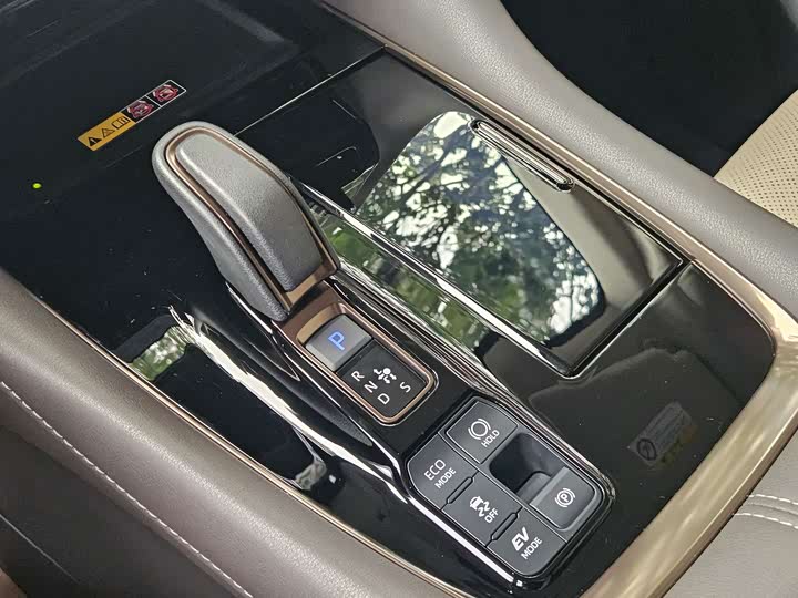 Toyota Vellfire 2024 2024款 皇冠 双擎 2.5L 至尊行政版