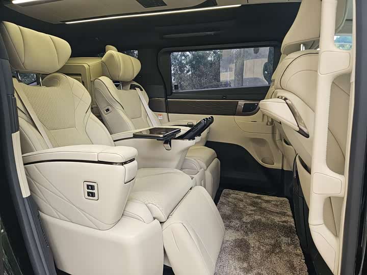 Toyota Vellfire 2024 2024款 皇冠 双擎 2.5L 至尊行政版