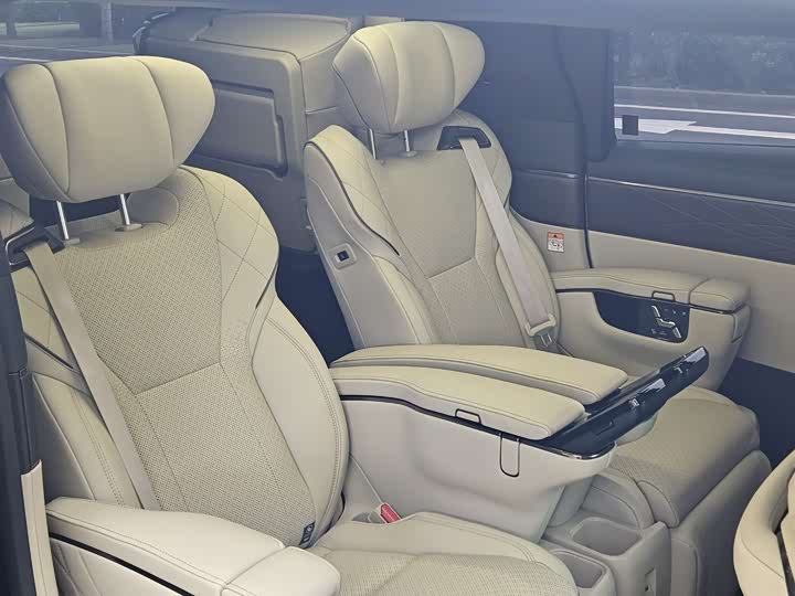 Toyota Vellfire 2024 2024款 皇冠 双擎 2.5L 至尊行政版