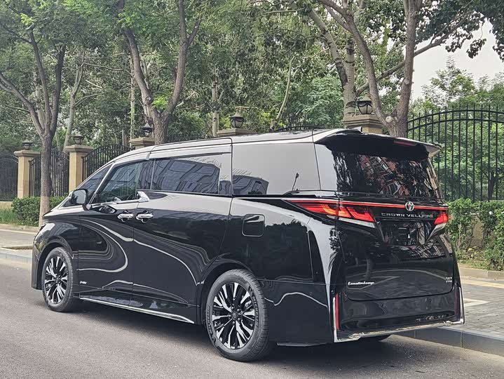 Toyota Vellfire 2024 2024款 皇冠 双擎 2.5L 至尊行政版