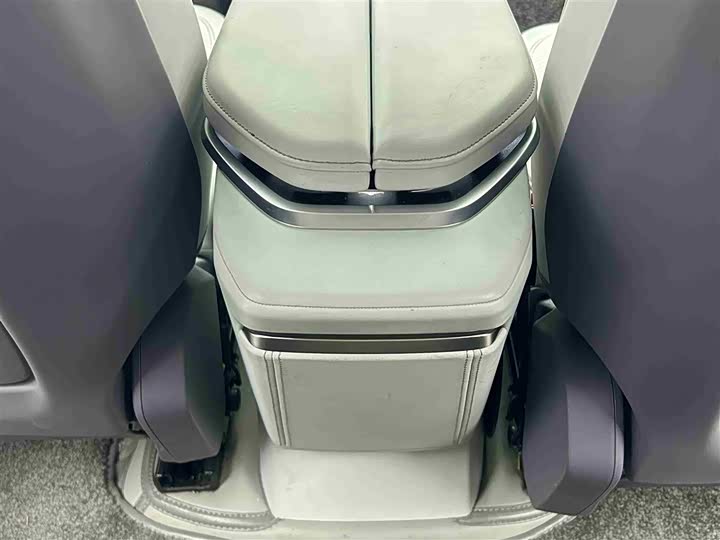 HiPhi Y 2023 2023款 560km 先锋版