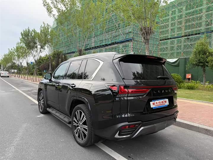 2025 Lexus LX