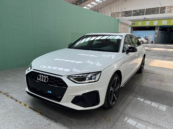 Audi A4L 2025 2025款 200万辆悦享版 40 TFSI 豪华动感型