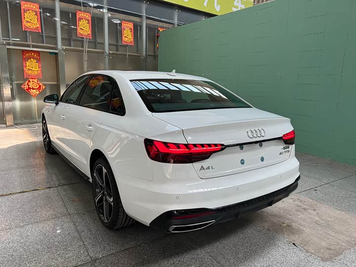 Audi A4L 2025 2025款 200万辆悦享版 40 TFSI 豪华动感型