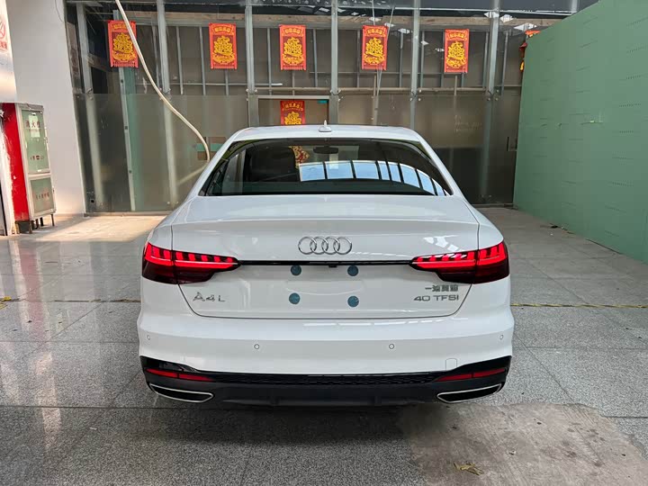 Audi A4L 2025 2025款 200万辆悦享版 40 TFSI 豪华动感型
