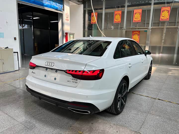 Audi A4L 2025 2025款 200万辆悦享版 40 TFSI 豪华动感型