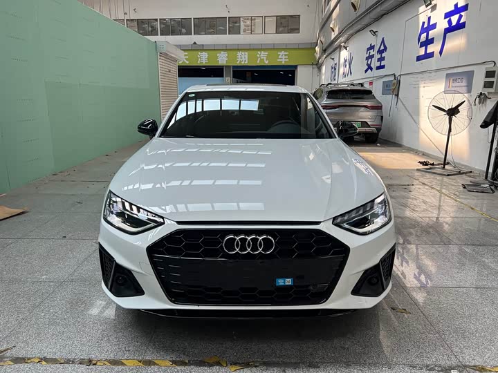 Audi A4L 2025 2025款 200万辆悦享版 40 TFSI 豪华动感型