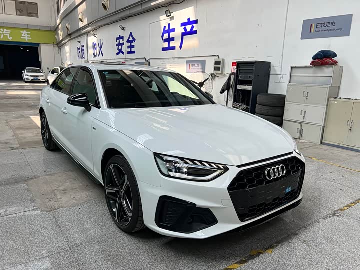 Audi A4L 2025 2025款 200万辆悦享版 40 TFSI 豪华动感型