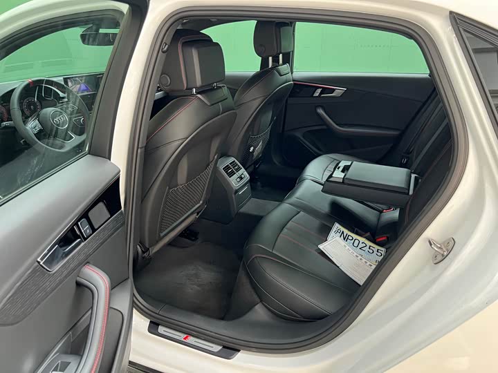 Audi A4L 2025 2025款 200万辆悦享版 40 TFSI 豪华动感型