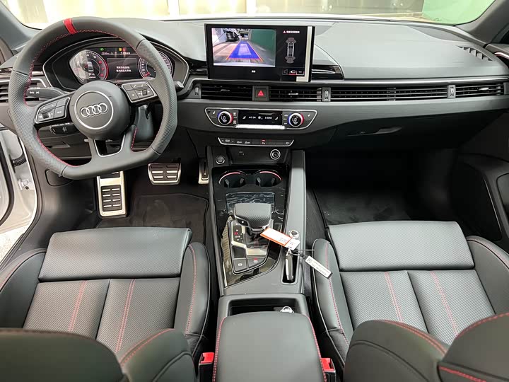 Audi A4L 2025 2025款 200万辆悦享版 40 TFSI 豪华动感型