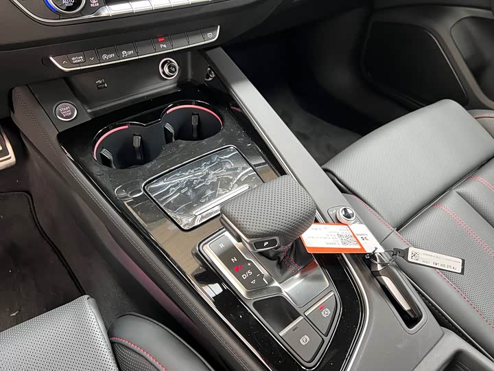 Audi A4L 2025 2025款 200万辆悦享版 40 TFSI 豪华动感型