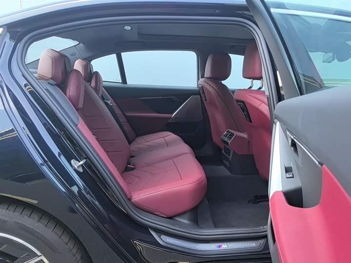 BMW i5 2024 2024款 eDrive 35L M运动套装