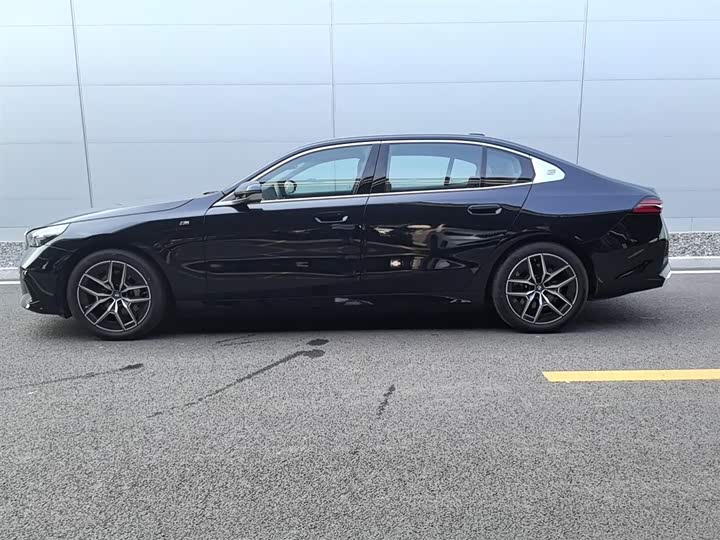 BMW i5 2024 2024款 eDrive 35L M运动套装