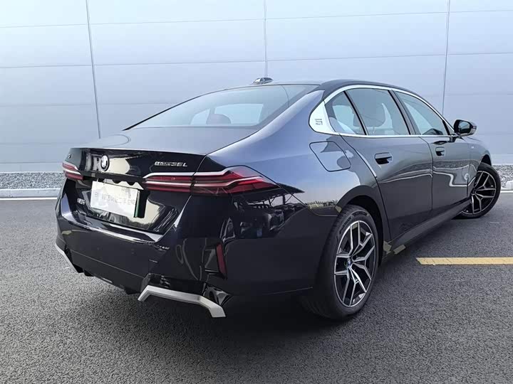 BMW i5 2024 2024款 eDrive 35L M运动套装