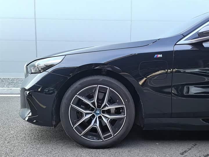 BMW i5 2024 2024款 eDrive 35L M运动套装