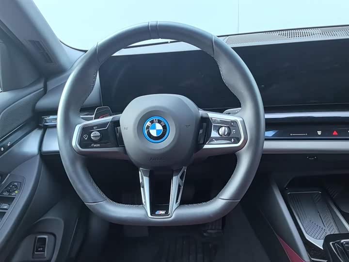 BMW i5 2024 2024款 eDrive 35L M运动套装