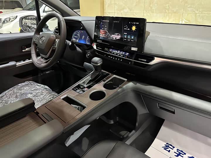 Toyota Granvia 2024 2024款 2.5L混动 尊贵PLUS版