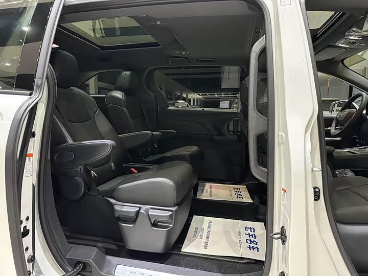 Toyota Granvia 2024 2024款 2.5L混动 尊贵PLUS版