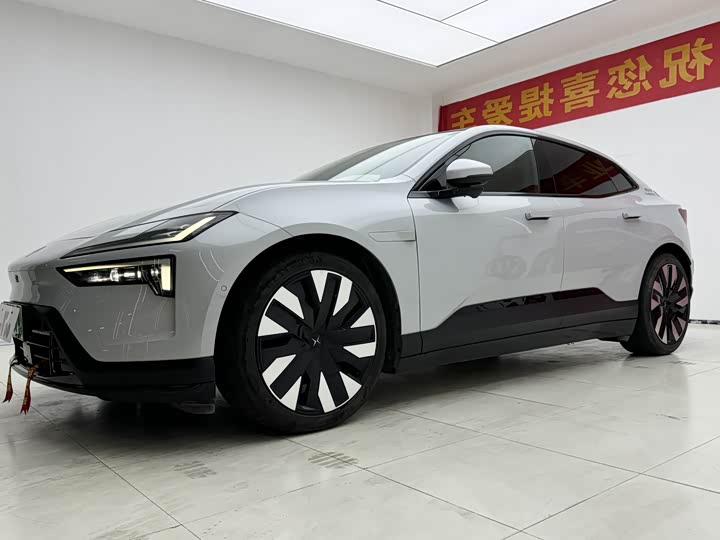 Polestar 4 2023 2023款 单电机标准续航PLUS