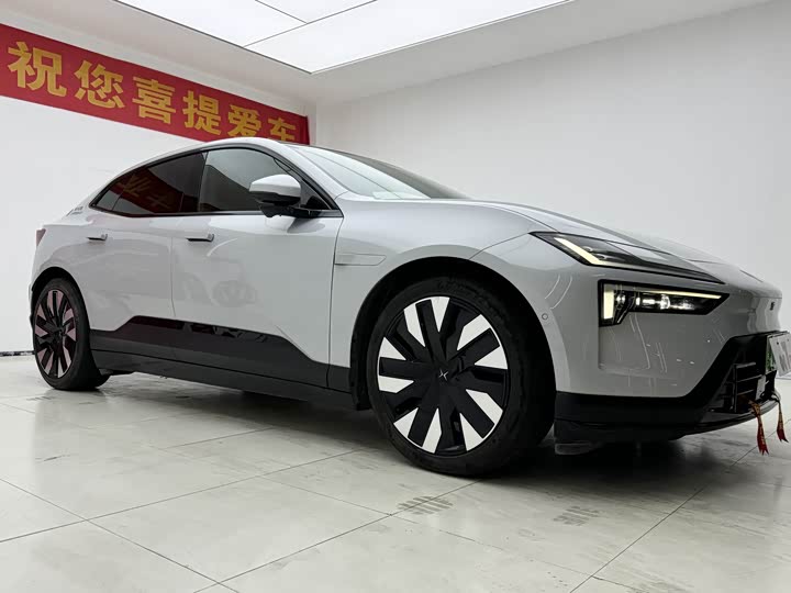 Polestar 4 2023 2023款 单电机标准续航PLUS