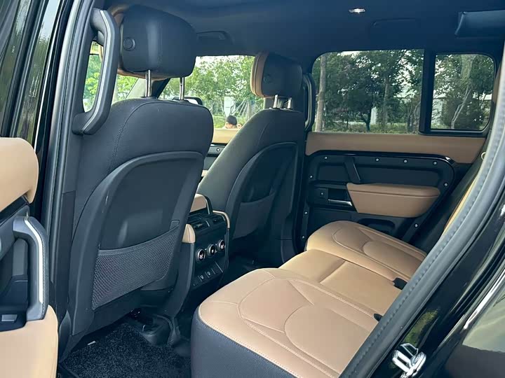 Land Rover Defender 2025 2025款 110 3.0T P400 暗黑特别版