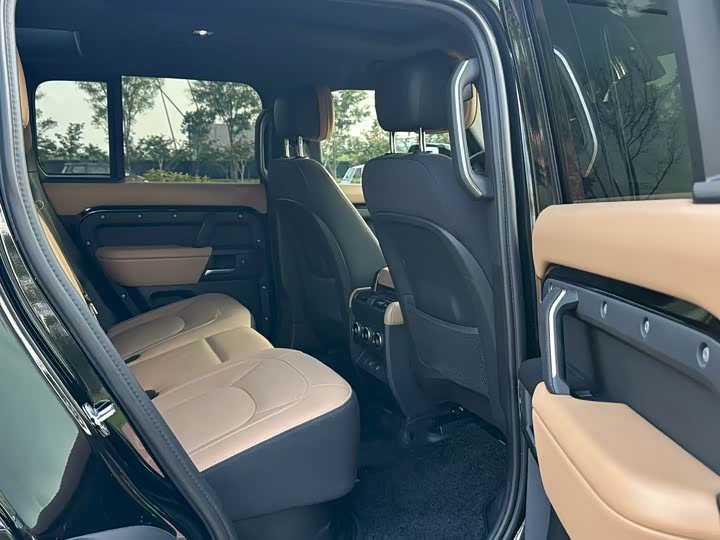 Land Rover Defender 2025 2025款 110 3.0T P400 暗黑特别版
