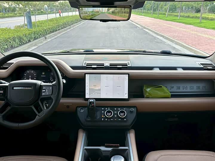 Land Rover Defender 2025 2025款 110 3.0T P400 暗黑特别版