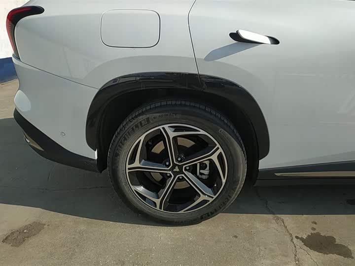 Hozon L 2024 2024款 增程 220 闪充版