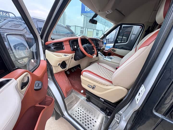 Ford Transit New 2021 2021款 2.2T手动物流车Pro长轴7座中顶国VI