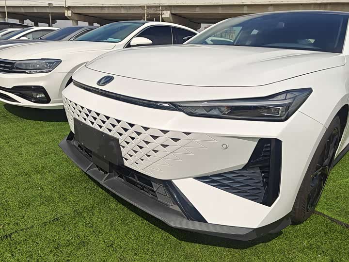 Changan UNI-V 2024 2024款 1.5T 尊贵型