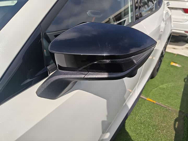 Changan UNI-V 2024 2024款 1.5T 尊贵型