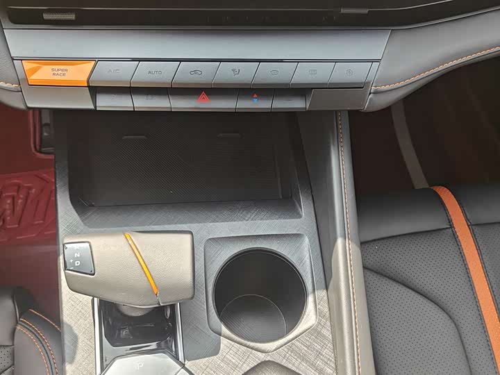 Changan UNI-V 2024 2024款 1.5T 尊贵型