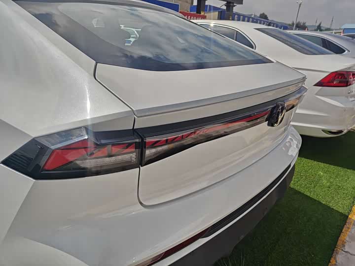 Changan UNI-V 2024 2024款 1.5T 尊贵型